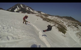 雪庇からウインドリップの2連ジャンプでセッションスタート！R:Yuta Kiyohara